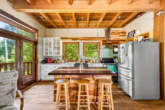 Building Photo - Private Architectural Estate Minutes from ...