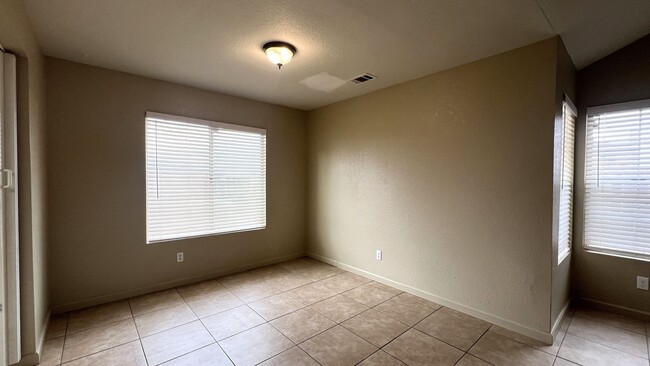 Building Photo - 4 Bed, 3 Bath Adelanto Home!!!