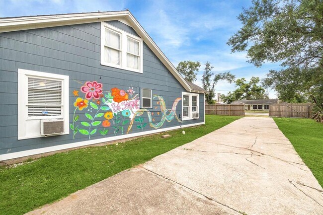 Building Photo - 714 Janisch Rd