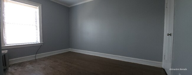 Building Photo - 8010 S Eberhart Ave