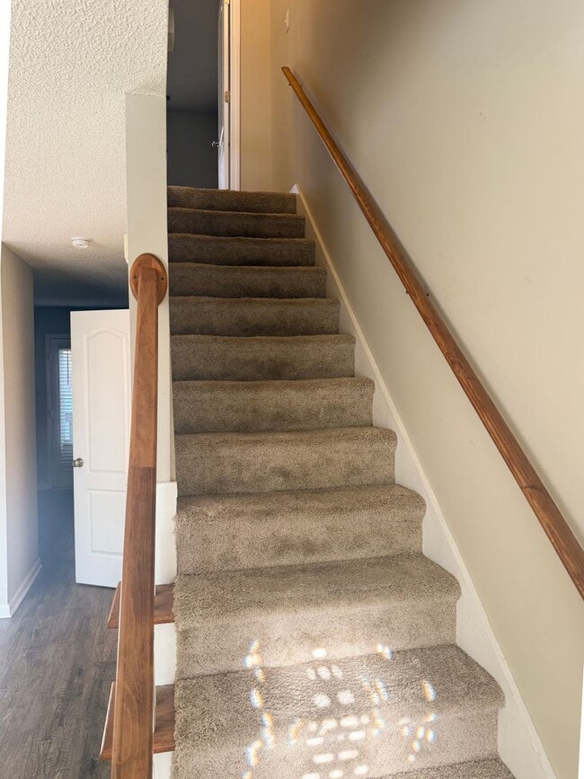 Building Photo - 113 Henley Pl