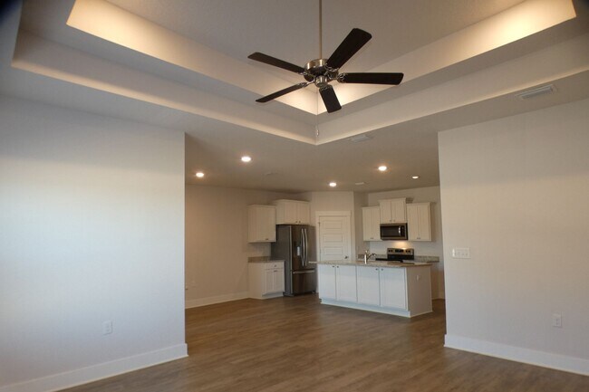 Building Photo - 4-Bedroom Home - Community Pool