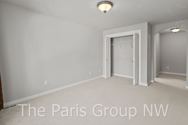 Building Photo - Stunning 3438sf Newcastle Craftsman Near T...