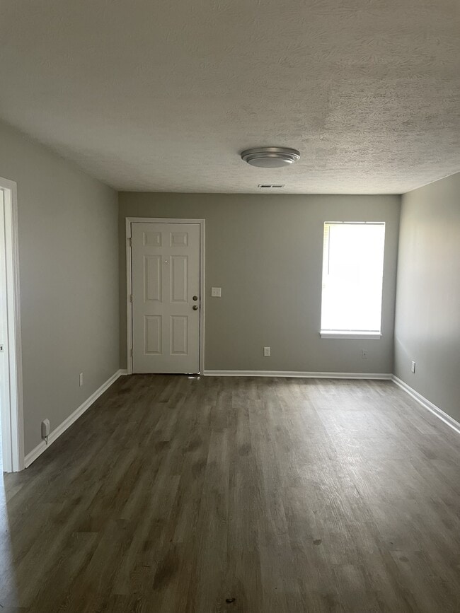 Building Photo - 2630 Lincoln Park Dr