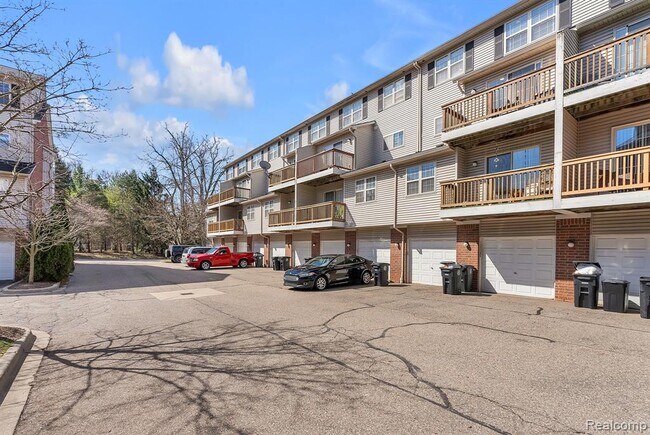 Building Photo - 16822 Farmington Rd
