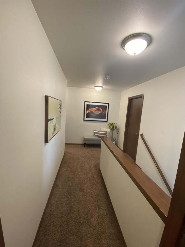 Building Photo - 2025 Aaron Dr