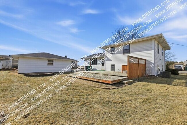 Building Photo - 402 S Clark Ave