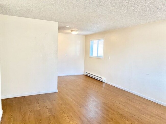 Building Photo - 2Bd 1Ba Pet Friendly