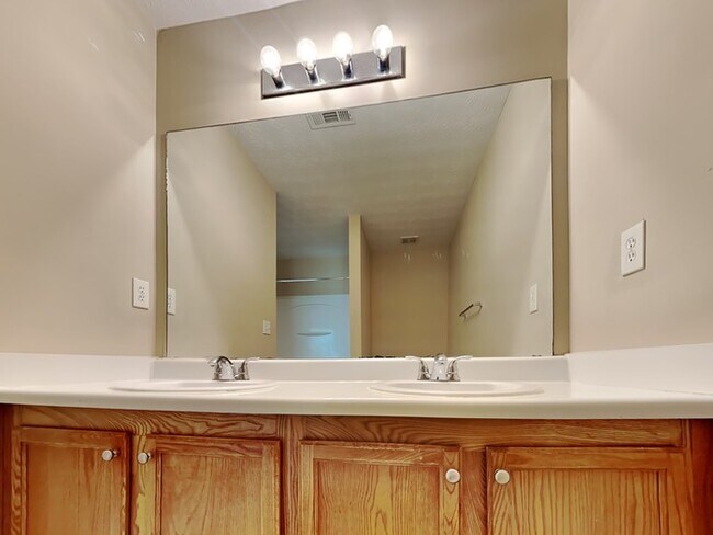 Building Photo - One Month Free! Nice 3 Bedroom Home locate...