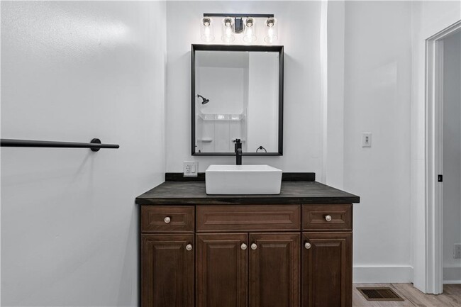 Building Photo - 1035 Astor Ave SW