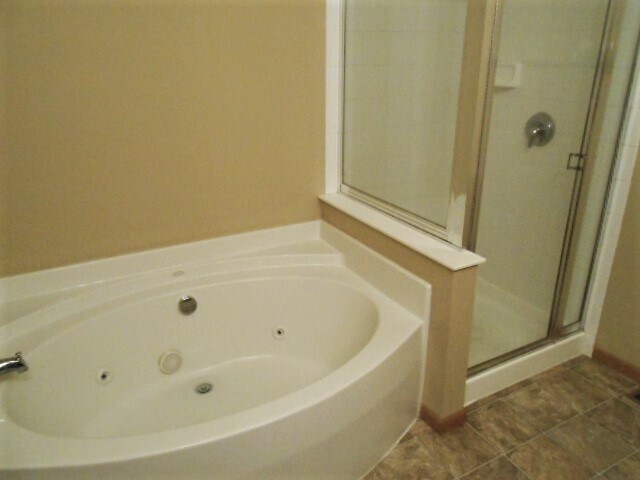 Building Photo - 2271 Landcrest Dr