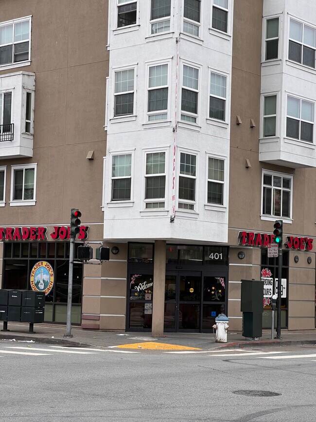 Building Photo - 445 Chestnut St