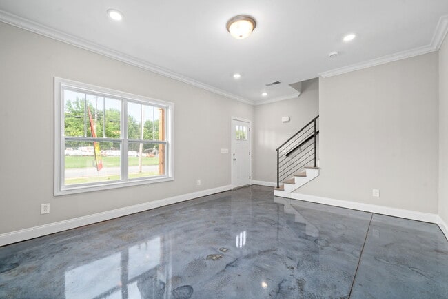 Building Photo - 1305 Dodd St