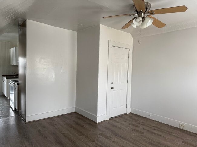 Building Photo - 316 Douglas St