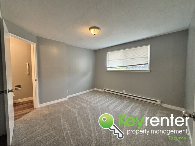 Building Photo - 4 Bedroom 2 Bathroom Tacoma Rental with Ga...