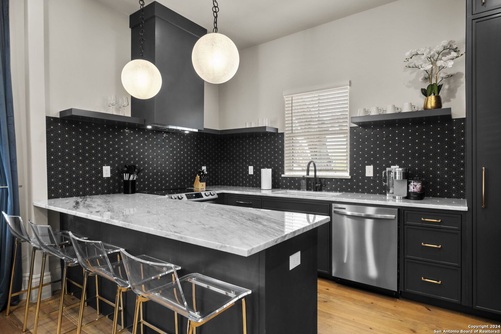 Building Photo - 201 E Carson St