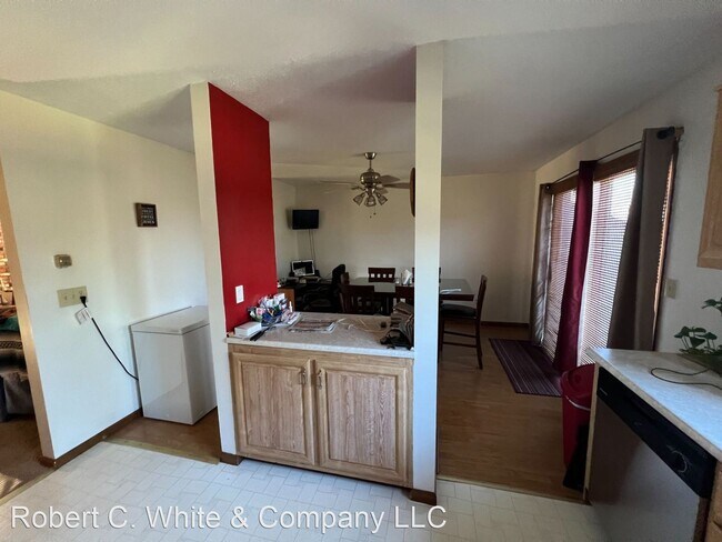 Building Photo - 2 br, 1.5 bath House - 33 Sherman Lane