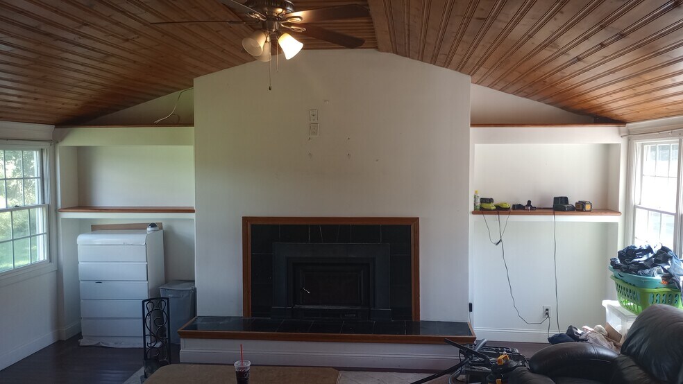 Building Photo - 45 Longfellow Dr