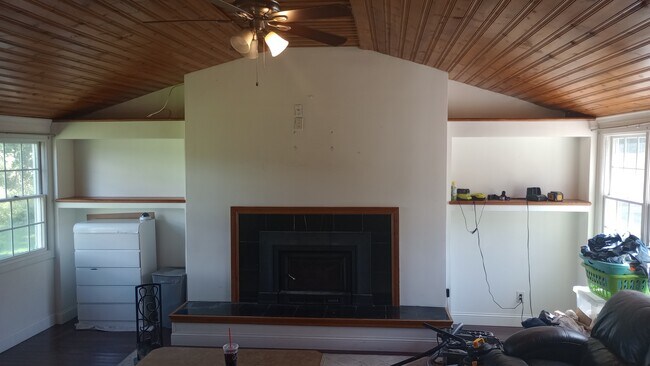 Building Photo - 45 Longfellow Dr