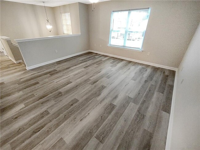 Building Photo - 533 Dove Way