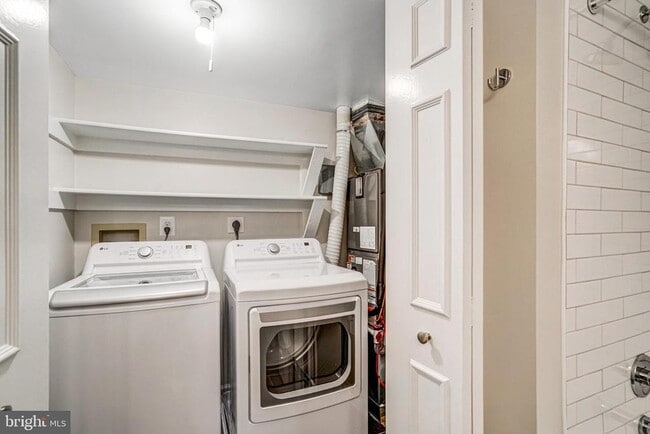 Building Photo - 7729 Inversham Dr