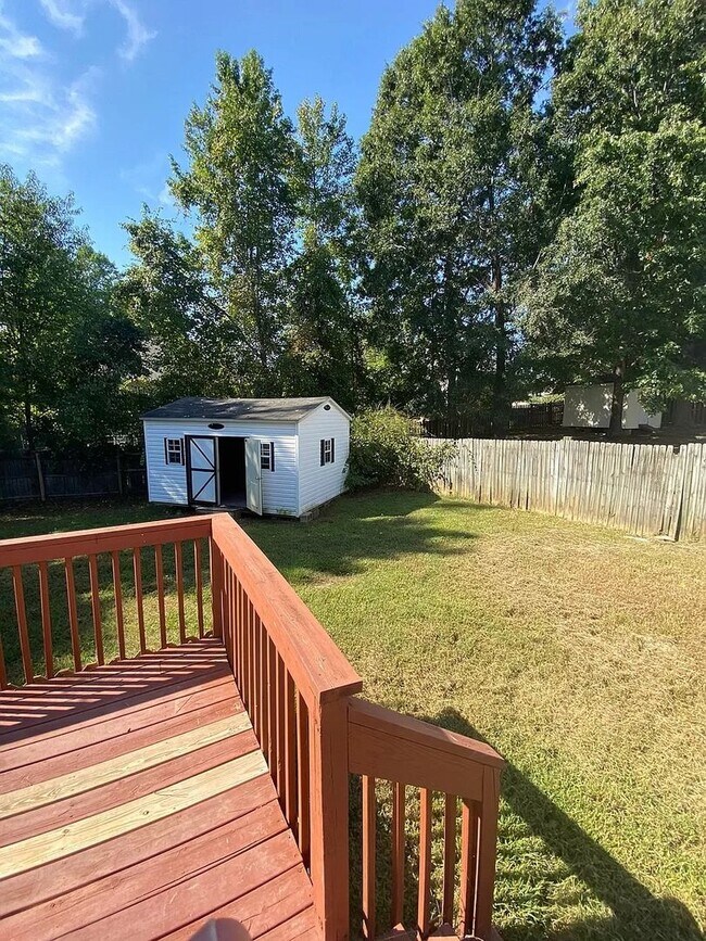 Building Photo - 704 Stinson Ave