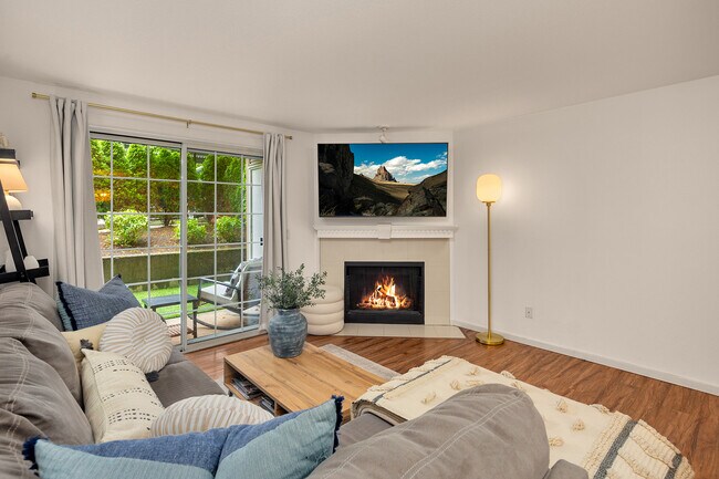 Building Photo - 215 9th St