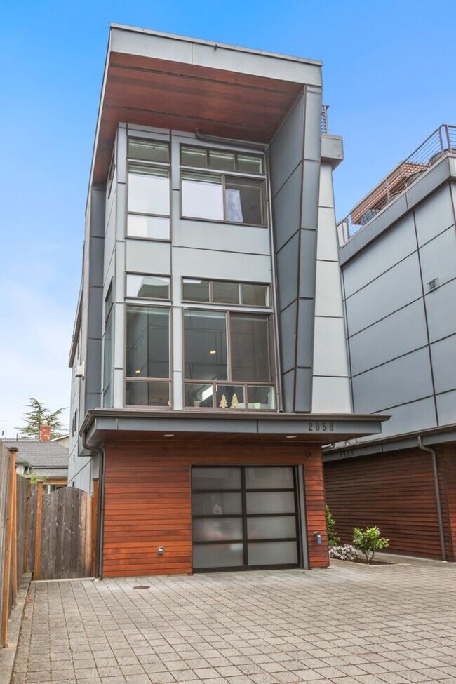 Building Photo - 3Bd/3Ba Seattle Townhome