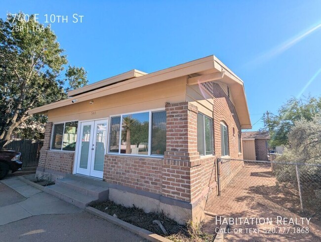 Building Photo - Remodeled 1924 Craftsman 2Bed/1Bath + Offi...