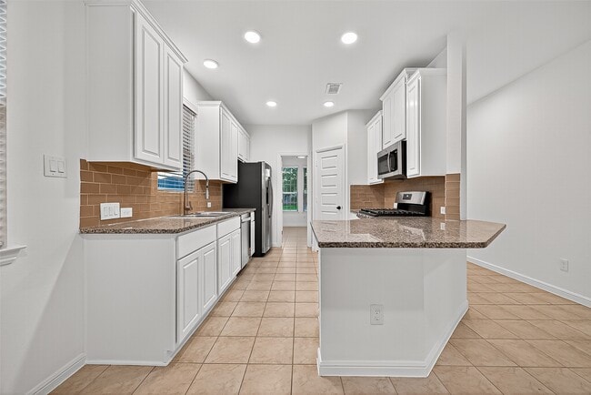 Building Photo - 7927 Tindarey Maple Trace