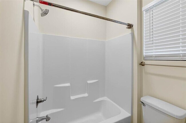 Building Photo - 204 Palm St