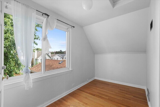 Building Photo - 1456 W Irving Park Rd
