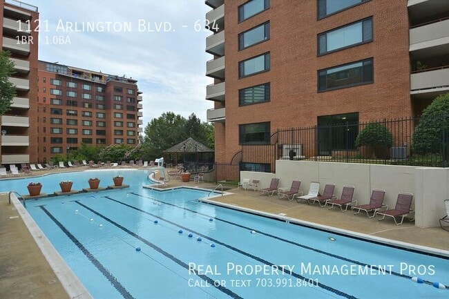 Building Photo - 1121 Arlington Blvd