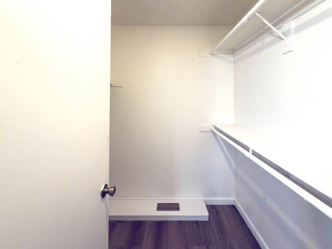 Building Photo - 2 BEDROOM 2 BATH CONDO IN GATED COMMUNITY ...