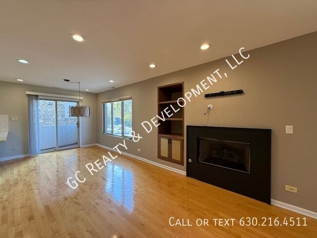 Building Photo - 220 Des Plaines Ave