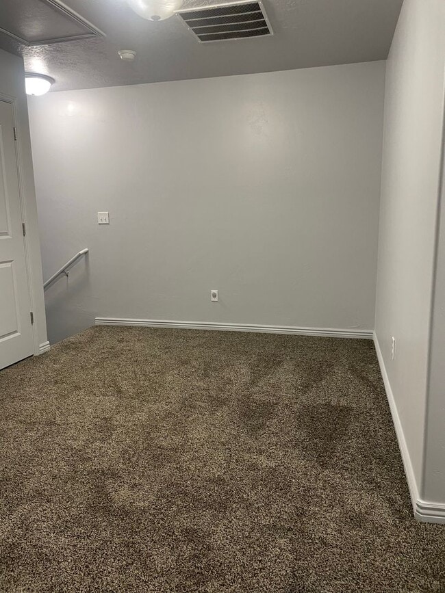 Building Photo - SMV-664 B