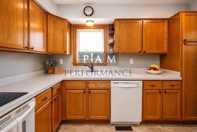 Building Photo - 11407 W Mt Vernon Ave
