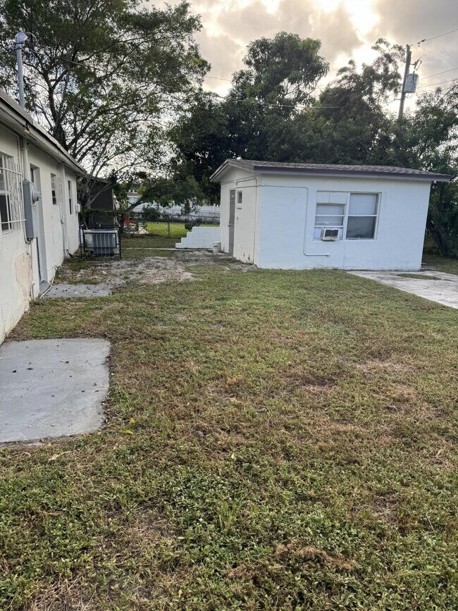 Building Photo - 2770 NW 25th St