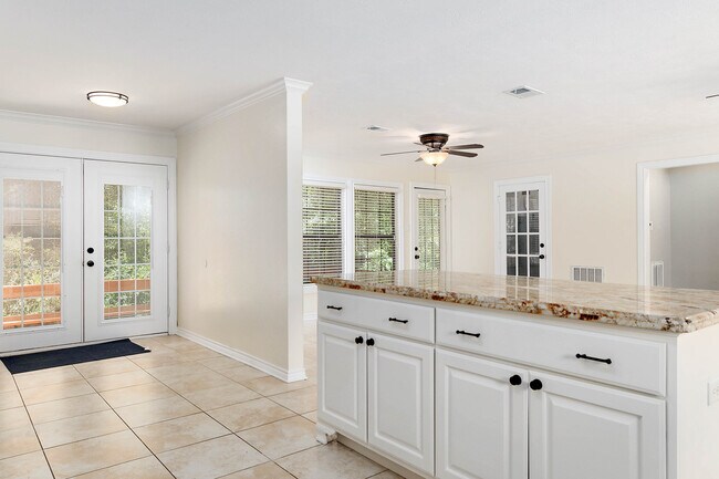 Building Photo - 309 Brookside Dr E