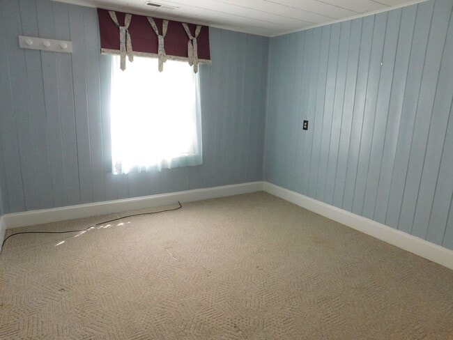 Building Photo - 712 N B St