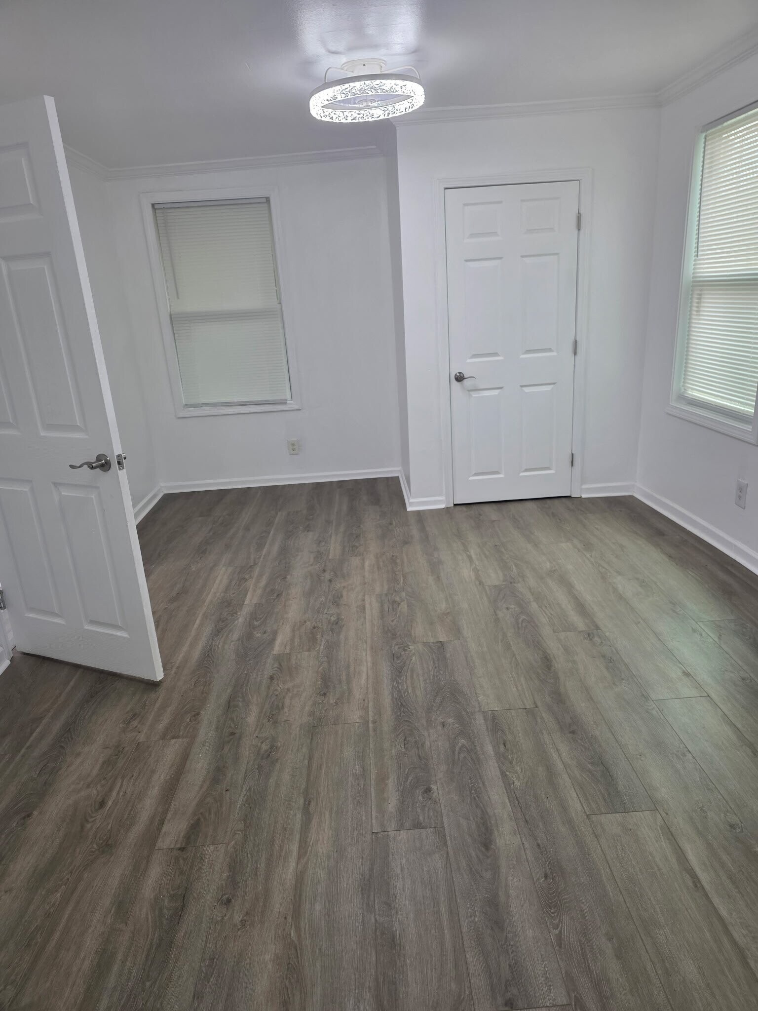 Building Photo - 1844 Line Ave