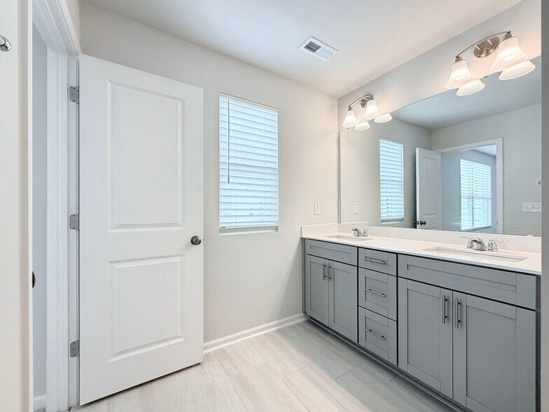 Building Photo - 3018 Brellon Ln