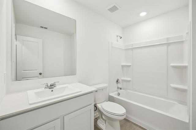 Building Photo - 716 Holleman Dr