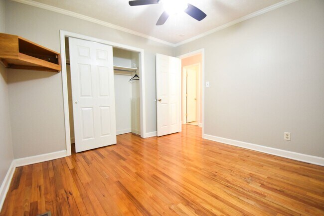 Building Photo - 3 Bedroom 2 Bathroom Home- Pets Considered