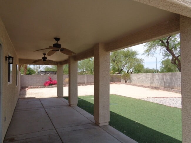 Building Photo - Cozy 3 bedroom home in Goodyear! Large bac...