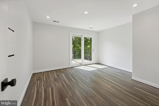 Building Photo - 1850 Ingleside Terrace NW