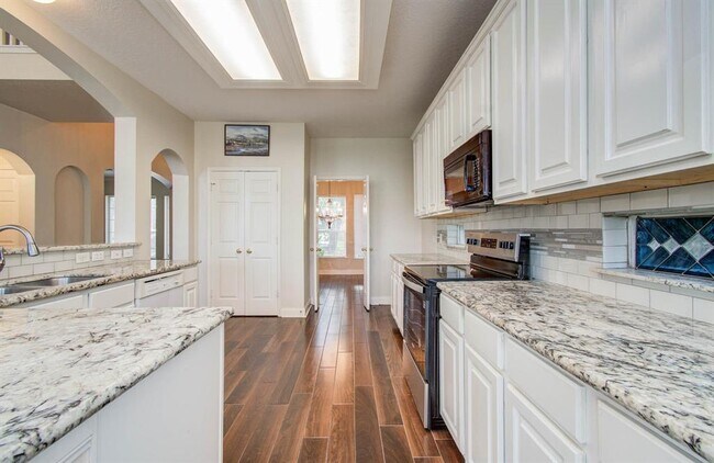 Building Photo - 2210 Waters Edge Ln