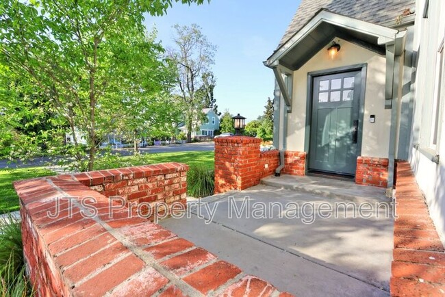 Building Photo - 809 Figueroa St