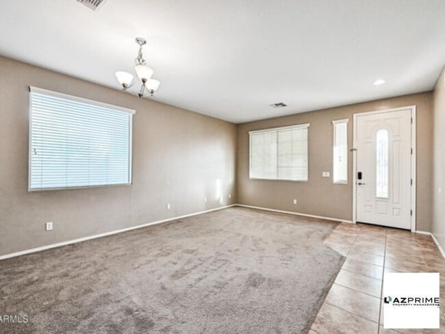 Building Photo - Gorgeous 4 bedroom