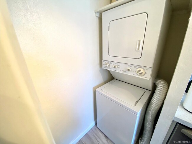 Building Photo - 320 Lili?uokalani Ave